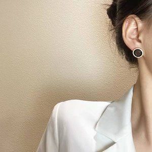 Button earring camellia